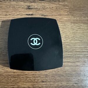 Chanel oversized illuminating powder precious coral